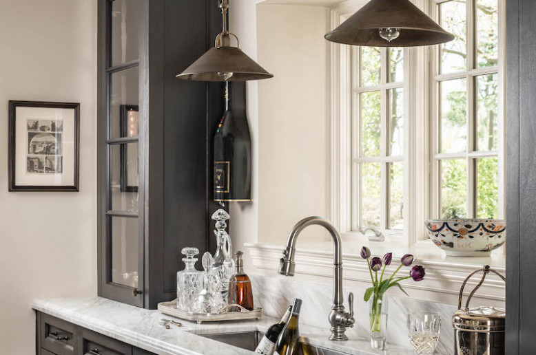 kitchen-interior-design-bar-sink-black-cabinets