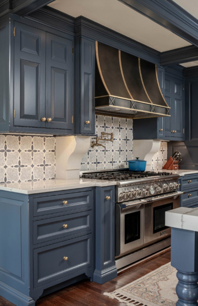 villanova-pa-kitchen-design-range-hood-tile-backsplash
