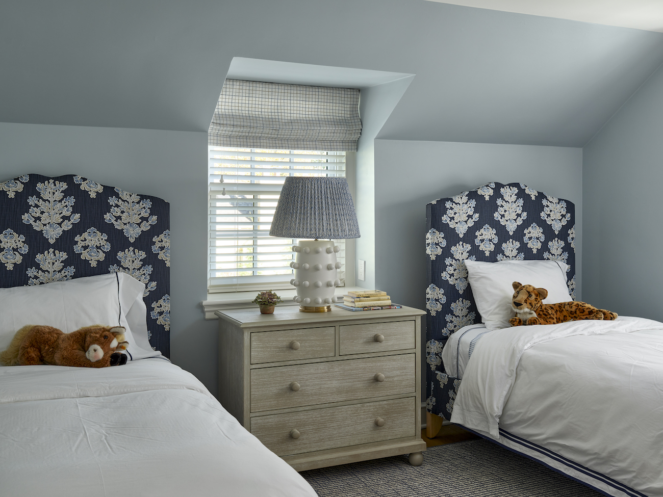 twin-beds-bedroom-interior-design