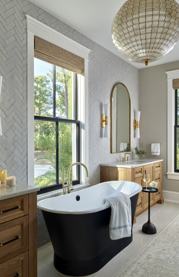 bathtub-black-and-white-bathroom-st-michaels-md