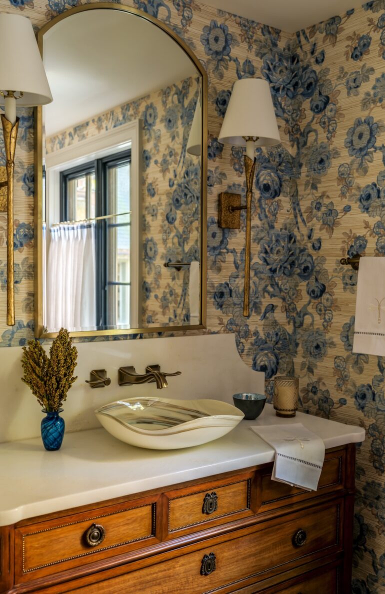 powder-room-wallpaper-meadowbank-designs