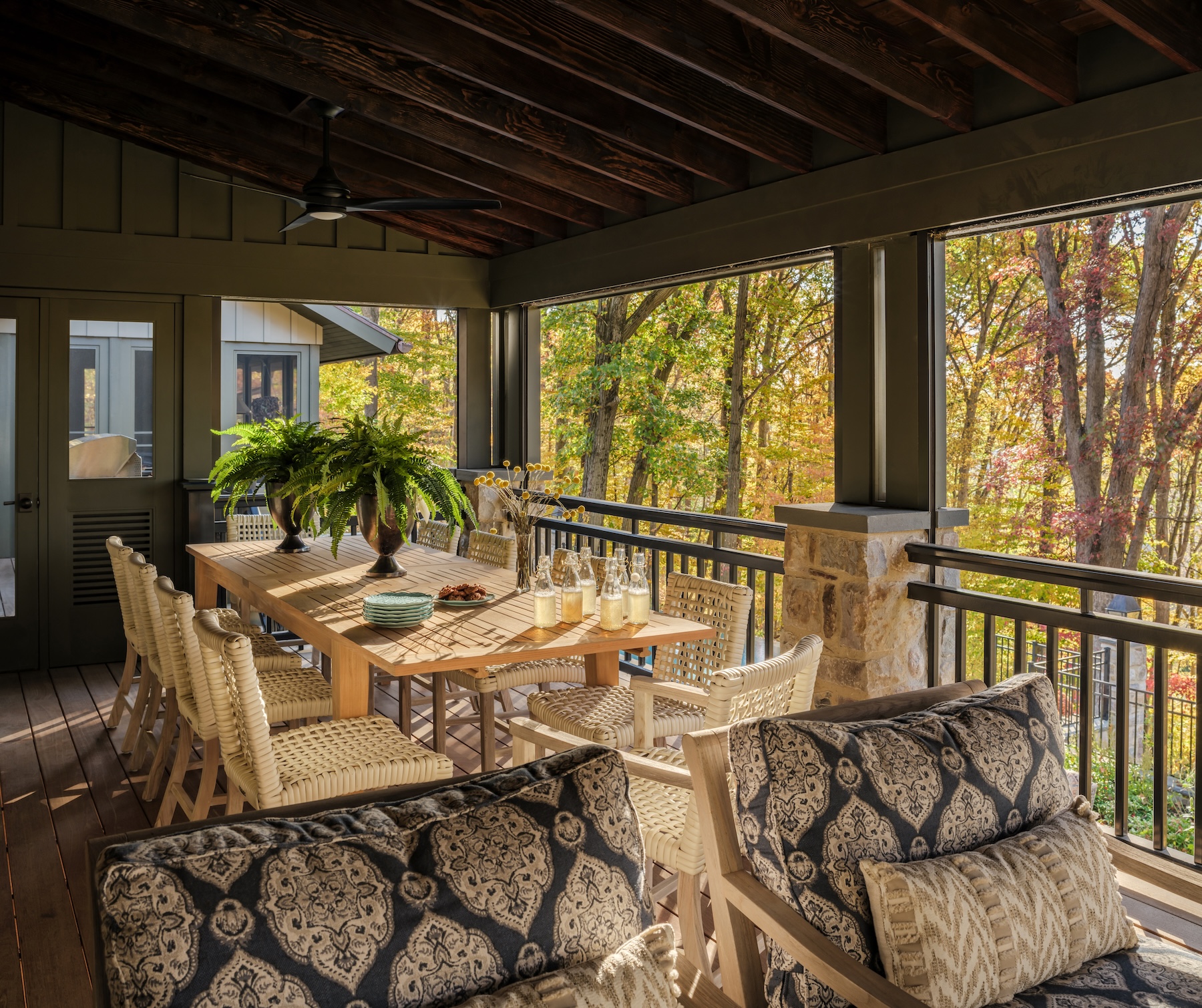 screened-in-room-with-dining-table