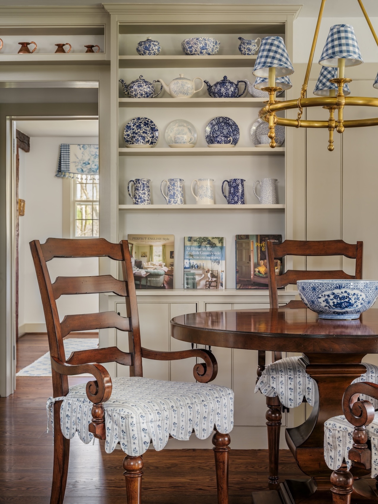 dining-room-table-and-chairs-antique-historic-home